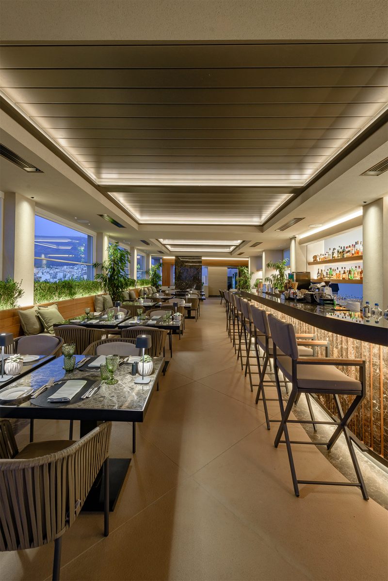 DIVANI CARAVEL HOTEL