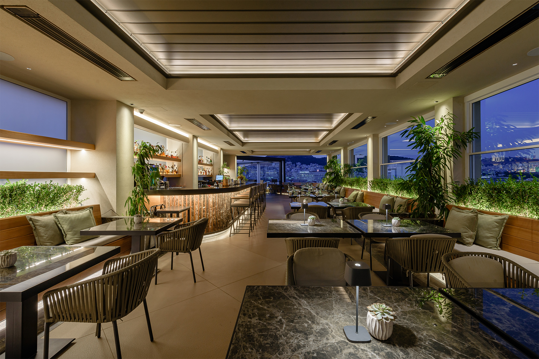 DIVANI CARAVEL HOTEL