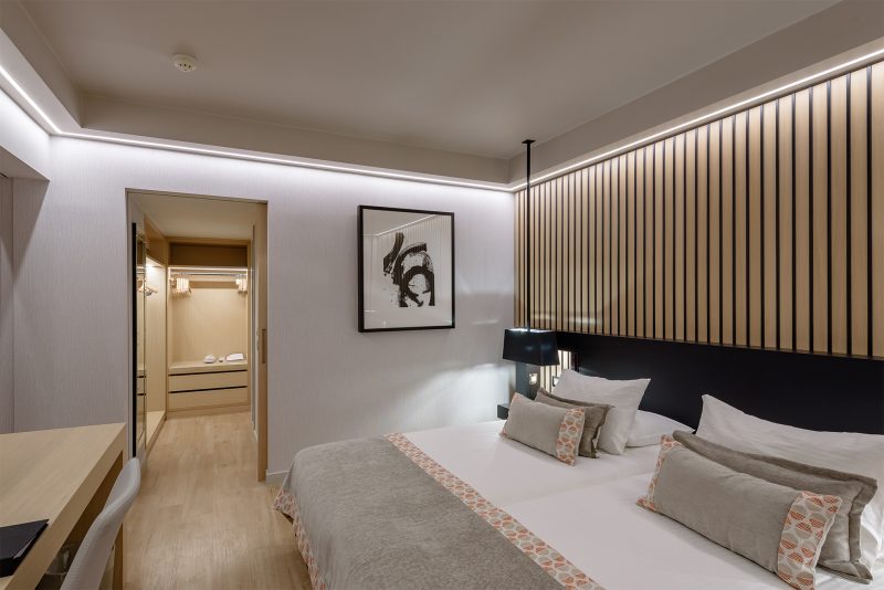 DIVANI CARAVEL HOTEL