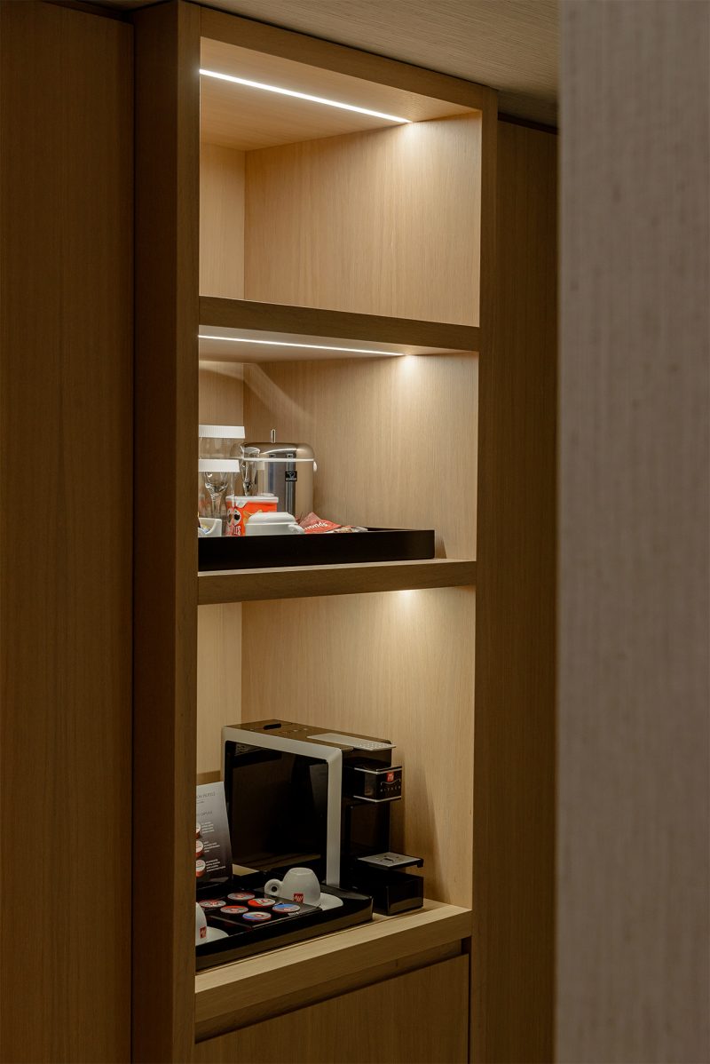 DIVANI CARAVEL HOTEL