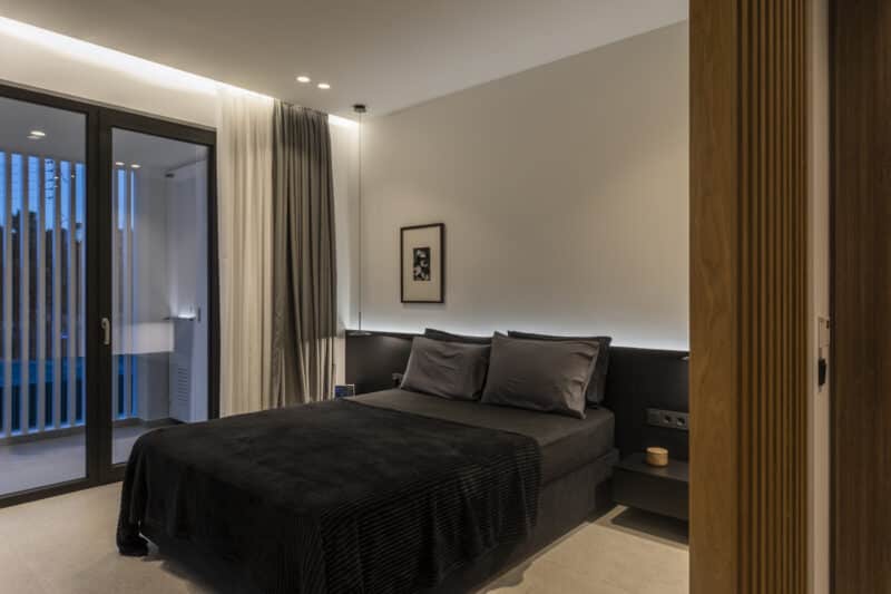 ΚΑΤΟΙΚΙΑ ΣΤΗΝ ΠΑΙΑΝΙΑ