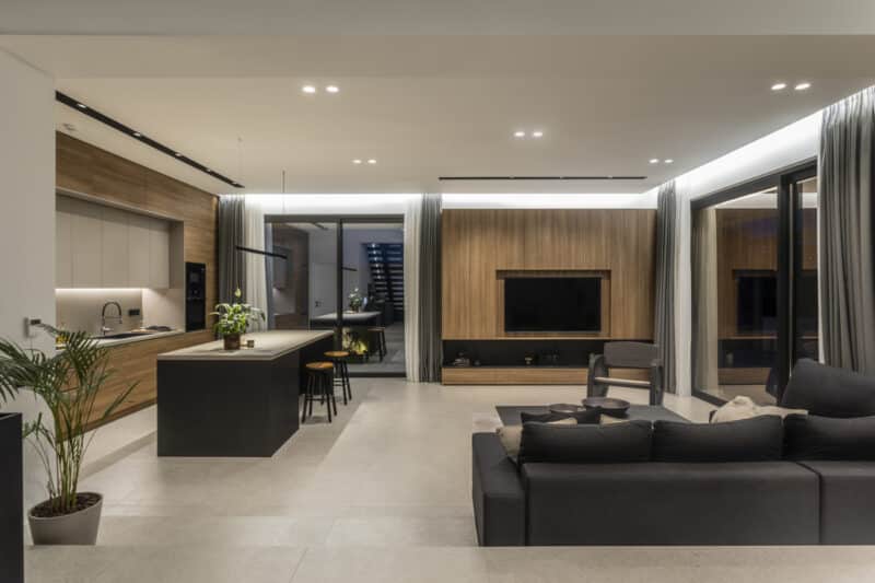 ΚΑΤΟΙΚΙΑ ΣΤΗΝ ΠΑΙΑΝΙΑ