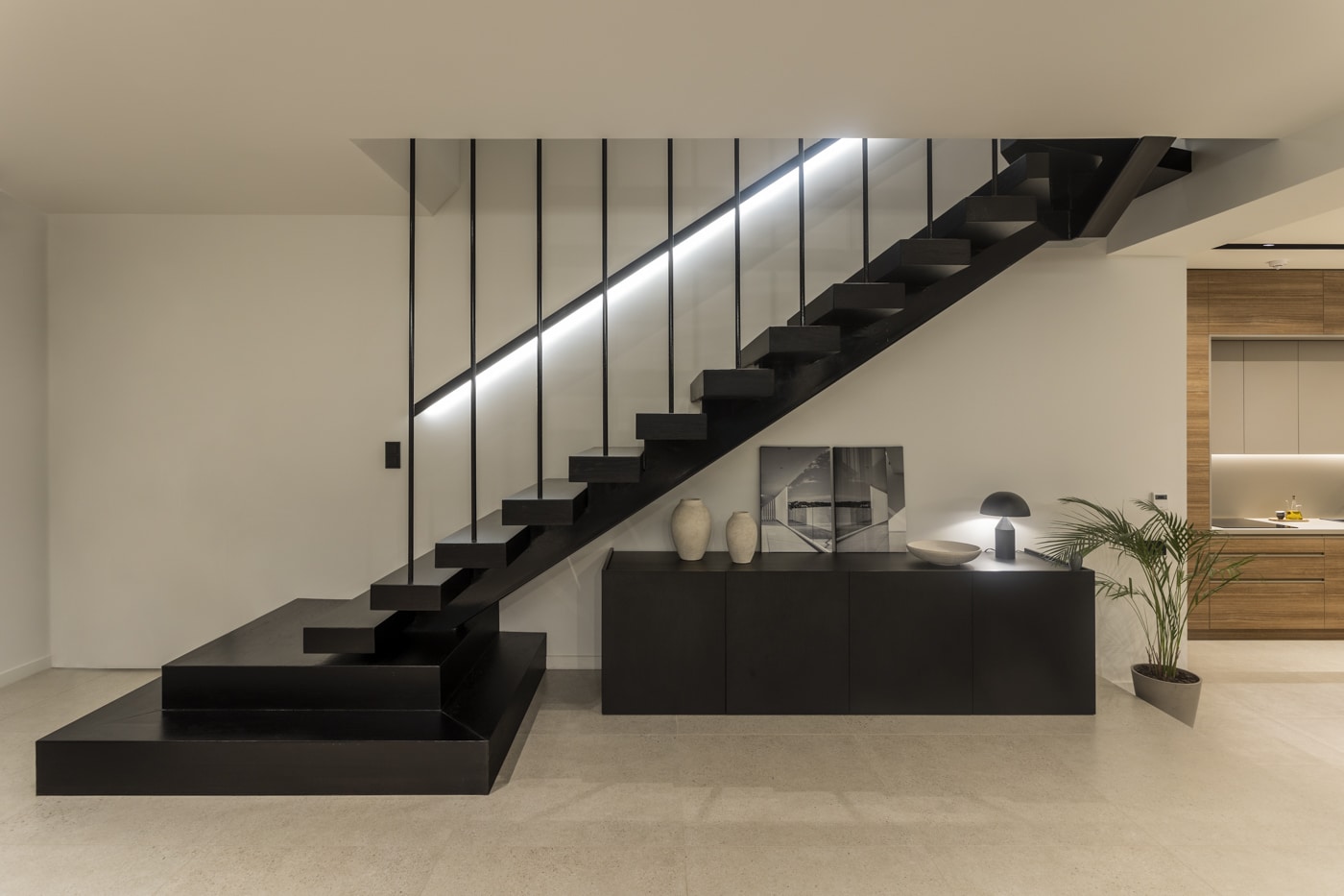 ΚΑΤΟΙΚΙΑ ΣΤΗΝ ΠΑΙΑΝΙΑ