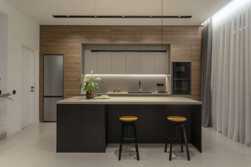 ΚΑΤΟΙΚΙΑ ΣΤΗΝ ΠΑΙΑΝΙΑ