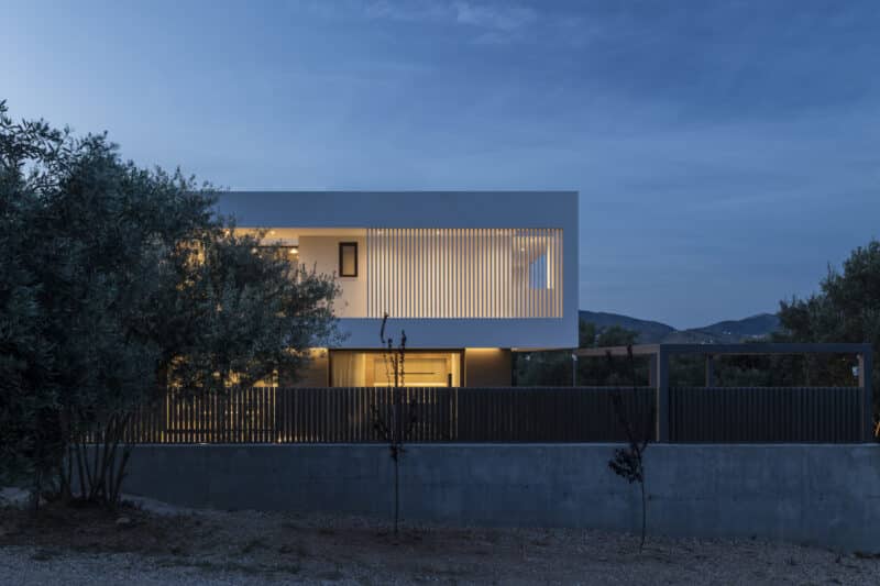 ΚΑΤΟΙΚΙΑ ΣΤΗΝ ΠΑΙΑΝΙΑ