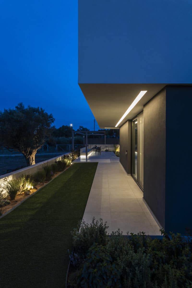 ΚΑΤΟΙΚΙΑ ΣΤΗΝ ΠΑΙΑΝΙΑ