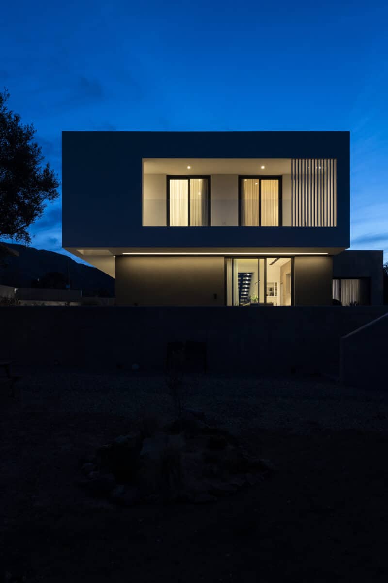 ΚΑΤΟΙΚΙΑ ΣΤΗΝ ΠΑΙΑΝΙΑ