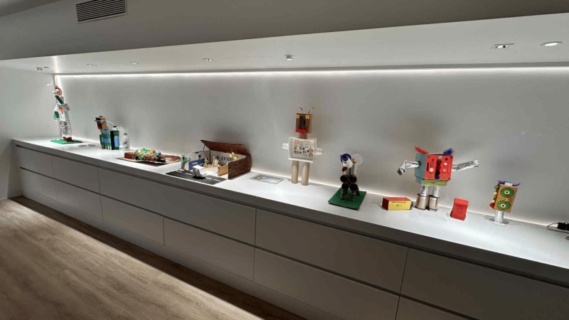 Make Art from Trash: An Exhibition of Young Creators at the HUB Chalandri!