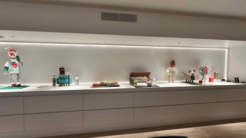 Make Art from Trash: An Exhibition of Young Creators at the HUB Chalandri!